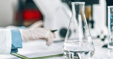 microplastique dans l'eau et le sang