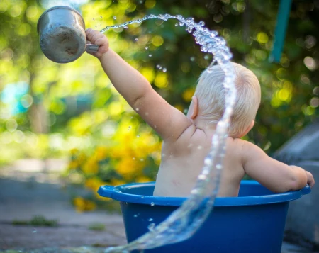 Mon bébé peut-il boire de l’eau adoucie ?
