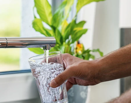 Comment enlever le chlore de l'eau du robinet ?