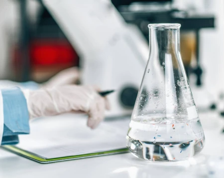 Microplastiques dans l’eau et dans le sang humain : l’inquiétante découverte