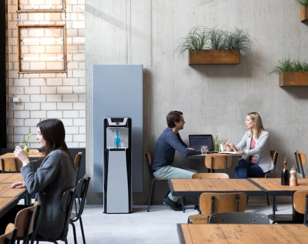 Eau plate ou eau gazeuse : laquelle choisir pour votre fontaine à eau en entreprise ?