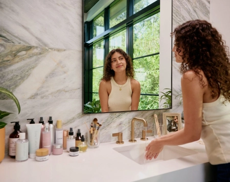 Boire de l'eau pour la peau : les bienfaits d'une bonne hydratation au quotidien