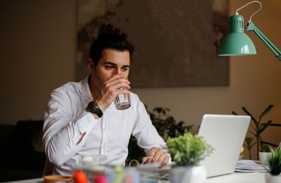 salarié boire eau travail hydratation salarié boire eau travail hydratation