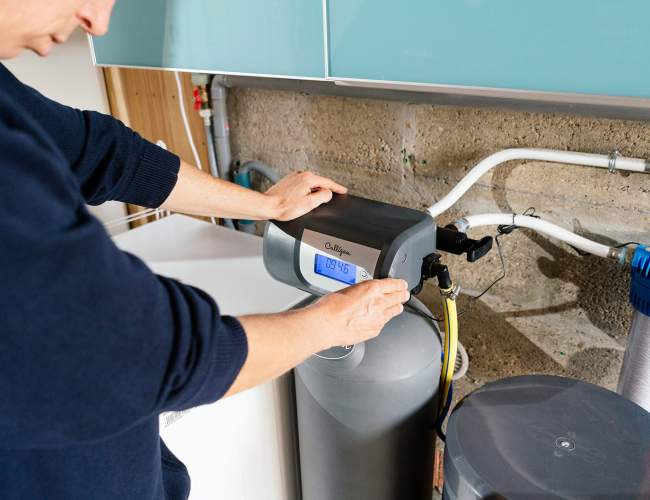 Pourquoi mon adoucisseur d'eau se remplit d'eau ? - Culligan